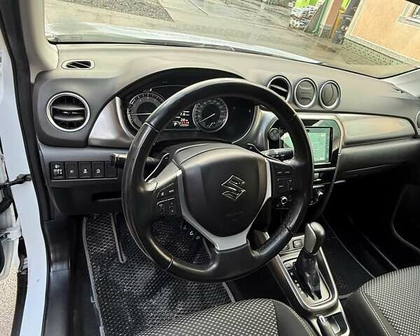 Белый Сузуки Витара, объемом двигателя 1.37 л и пробегом 149 тыс. км за 16400 $, фото 9 на Automoto.ua