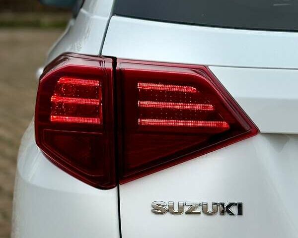 Белый Сузуки Витара, объемом двигателя 1.37 л и пробегом 52 тыс. км за 18300 $, фото 11 на Automoto.ua