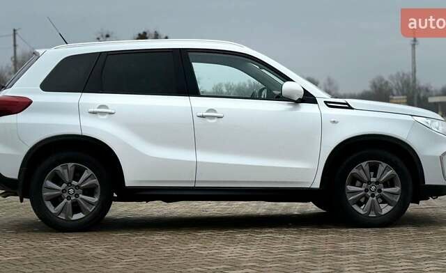 Белый Сузуки Витара, объемом двигателя 1.37 л и пробегом 52 тыс. км за 18300 $, фото 7 на Automoto.ua