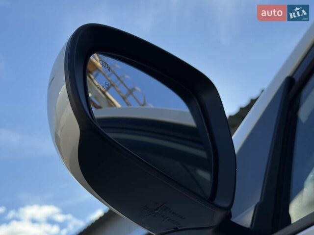 Сузуки Витара 2020 в Киеве на Automoto.ua Белый Сузуки Витара, объемом двигателя 1.37 л и пробегом 25 тыс. км за 18999 $, фото 7 на Automoto.ua