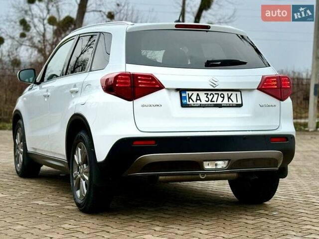 Белый Сузуки Витара, объемом двигателя 1.37 л и пробегом 52 тыс. км за 18300 $, фото 4 на Automoto.ua