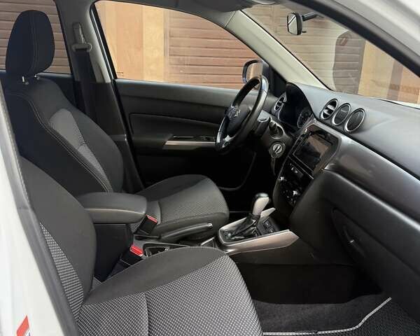 Белый Сузуки Витара, объемом двигателя 1.37 л и пробегом 149 тыс. км за 16400 $, фото 17 на Automoto.ua