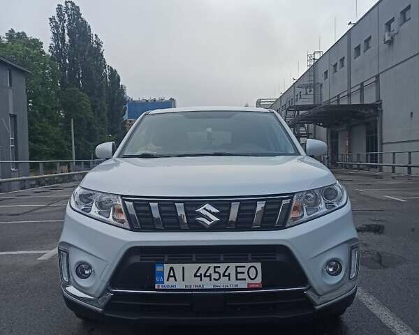 Білий Сузукі Вітара, об'ємом двигуна 1.59 л та пробігом 22 тис. км за 18500 $, фото 2 на Automoto.ua