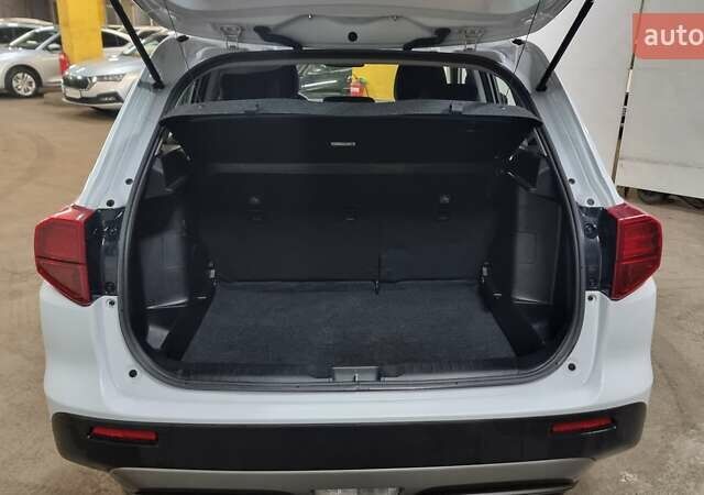 Білий Сузукі Вітара, об'ємом двигуна 1.59 л та пробігом 107 тис. км за 16200 $, фото 11 на Automoto.ua