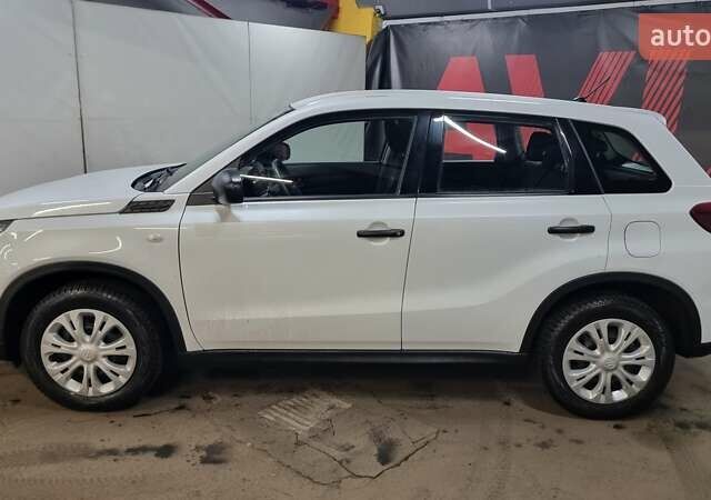 Білий Сузукі Вітара, об'ємом двигуна 1.59 л та пробігом 107 тис. км за 16200 $, фото 2 на Automoto.ua