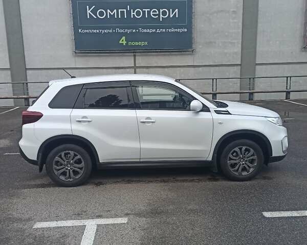 Білий Сузукі Вітара, об'ємом двигуна 1.59 л та пробігом 22 тис. км за 18500 $, фото 1 на Automoto.ua