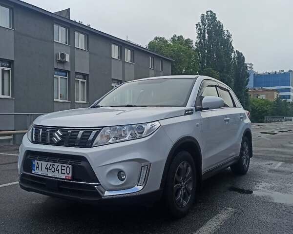 Білий Сузукі Вітара, об'ємом двигуна 1.59 л та пробігом 22 тис. км за 18500 $, фото 4 на Automoto.ua