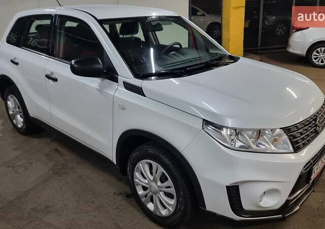 Білий Сузукі Вітара, об'ємом двигуна 1.59 л та пробігом 107 тис. км за 16200 $, фото 5 на Automoto.ua