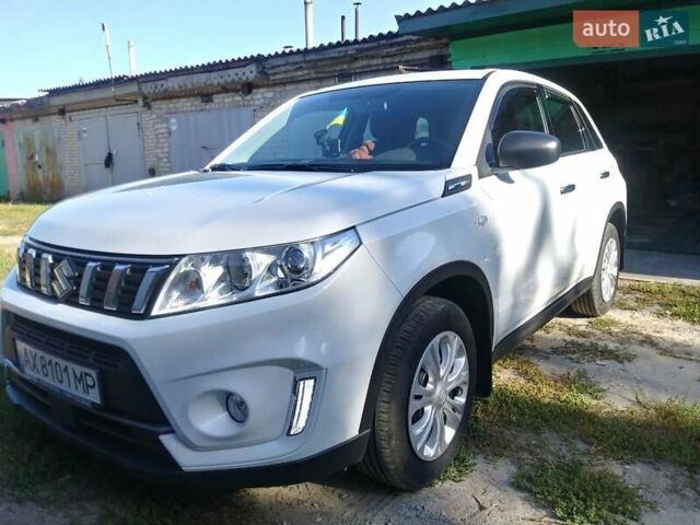 Белый Сузуки Витара, объемом двигателя 1.59 л и пробегом 12 тыс. км за 19375 $, фото 3 на Automoto.ua