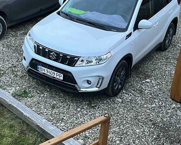 Белый Сузуки Витара, объемом двигателя 1.59 л и пробегом 30 тыс. км за 23500 $, фото 1 на Automoto.ua