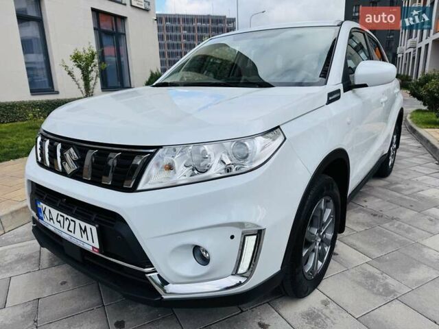 Білий Сузукі Вітара, об'ємом двигуна 1.59 л та пробігом 20 тис. км за 22500 $, фото 1 на Automoto.ua
