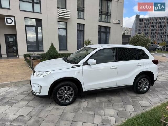 Білий Сузукі Вітара, об'ємом двигуна 1.59 л та пробігом 20 тис. км за 22500 $, фото 5 на Automoto.ua