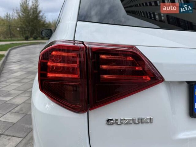 Білий Сузукі Вітара, об'ємом двигуна 1.59 л та пробігом 20 тис. км за 22500 $, фото 4 на Automoto.ua