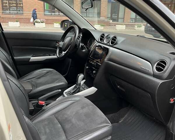 Бежевый Сузуки Витара, объемом двигателя 1.59 л и пробегом 175 тыс. км за 16000 $, фото 16 на Automoto.ua