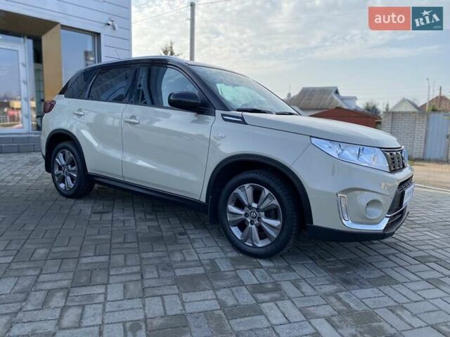 Бежевый Сузуки Витара, объемом двигателя 1.37 л и пробегом 22 тыс. км за 19600 $, фото 2 на Automoto.ua