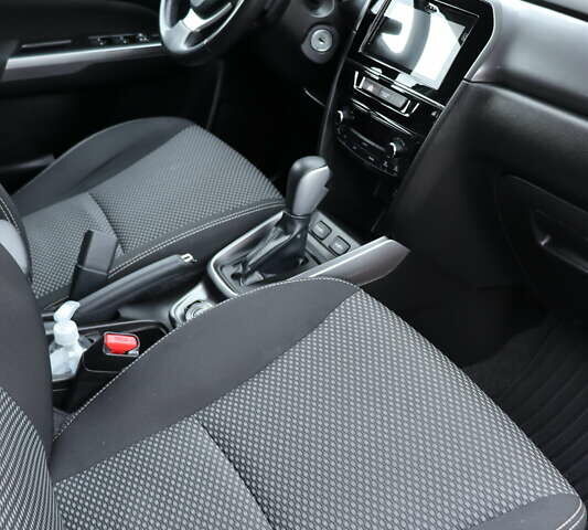 Бежевий Сузукі Вітара, об'ємом двигуна 1.37 л та пробігом 86 тис. км за 20500 $, фото 7 на Automoto.ua