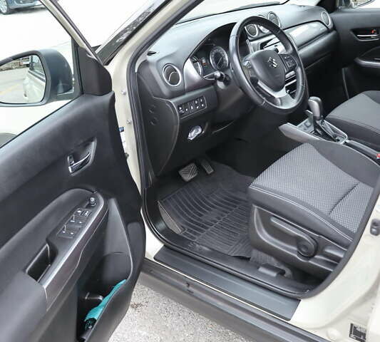 Бежевий Сузукі Вітара, об'ємом двигуна 1.37 л та пробігом 86 тис. км за 20500 $, фото 5 на Automoto.ua