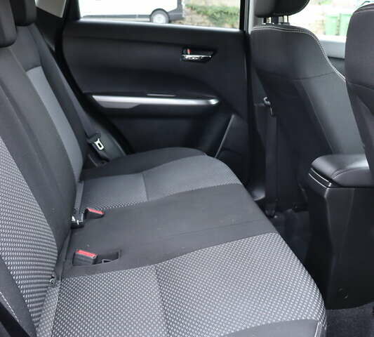 Бежевий Сузукі Вітара, об'ємом двигуна 1.37 л та пробігом 86 тис. км за 20500 $, фото 6 на Automoto.ua