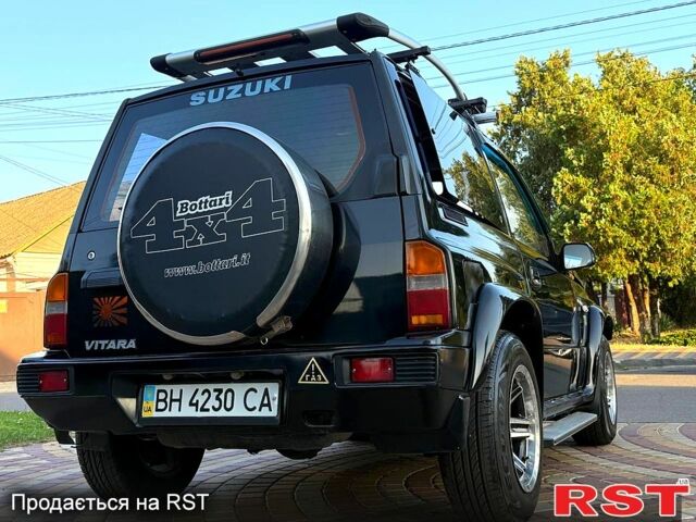 Черный Сузуки Витара, объемом двигателя 1.6 л и пробегом 185 тыс. км за 3500 $, фото 3 на Automoto.ua