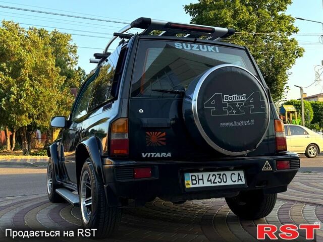 Черный Сузуки Витара, объемом двигателя 1.6 л и пробегом 185 тыс. км за 3500 $, фото 4 на Automoto.ua