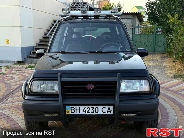 Черный Сузуки Витара, объемом двигателя 1.6 л и пробегом 185 тыс. км за 3500 $, фото 1 на Automoto.ua