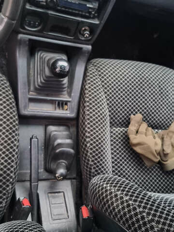 Черный Сузуки Витара, объемом двигателя 1.59 л и пробегом 303 тыс. км за 4950 $, фото 8 на Automoto.ua