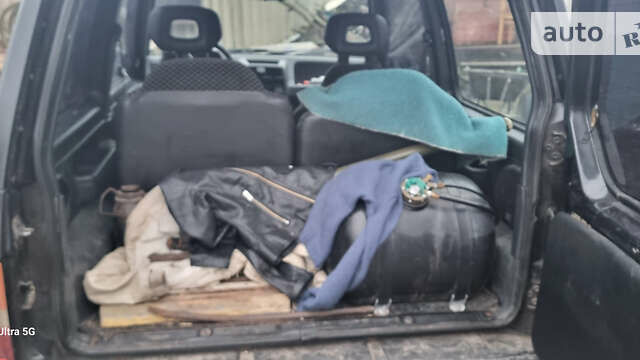 Черный Сузуки Витара, объемом двигателя 1.59 л и пробегом 303 тыс. км за 4950 $, фото 9 на Automoto.ua