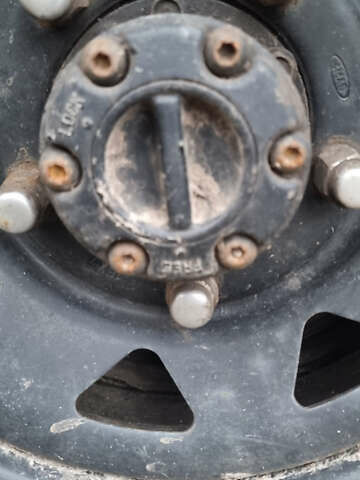 Черный Сузуки Витара, объемом двигателя 1.59 л и пробегом 303 тыс. км за 4950 $, фото 7 на Automoto.ua