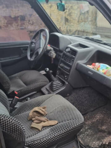 Черный Сузуки Витара, объемом двигателя 1.59 л и пробегом 303 тыс. км за 4950 $, фото 11 на Automoto.ua