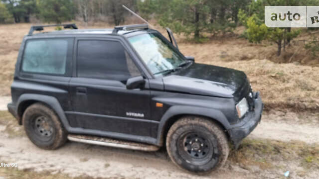 Черный Сузуки Витара, объемом двигателя 1.59 л и пробегом 303 тыс. км за 4950 $, фото 4 на Automoto.ua