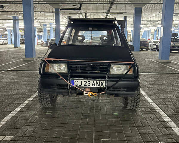 Черный Сузуки Витара, объемом двигателя 1.6 л и пробегом 300 тыс. км за 2800 $, фото 2 на Automoto.ua