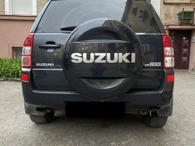 Черный Сузуки Витара, объемом двигателя 2 л и пробегом 250 тыс. км за 5905 $, фото 2 на Automoto.ua