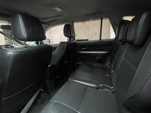 Черный Сузуки Витара, объемом двигателя 2 л и пробегом 250 тыс. км за 5905 $, фото 4 на Automoto.ua