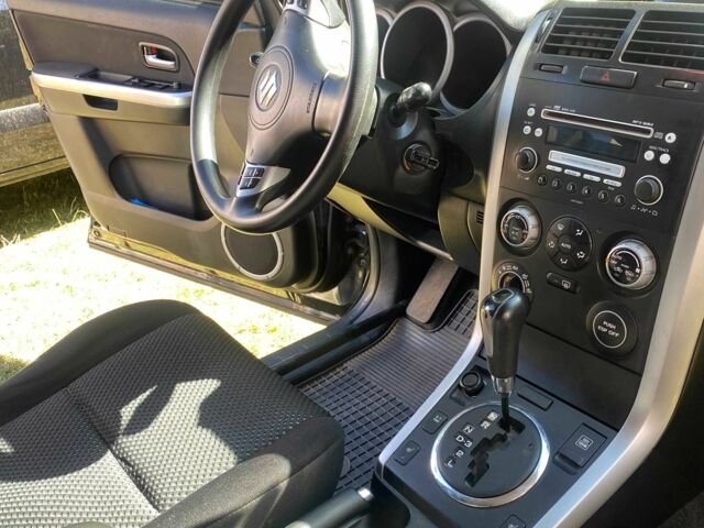 Черный Сузуки Витара, объемом двигателя 2 л и пробегом 131 тыс. км за 8500 $, фото 12 на Automoto.ua