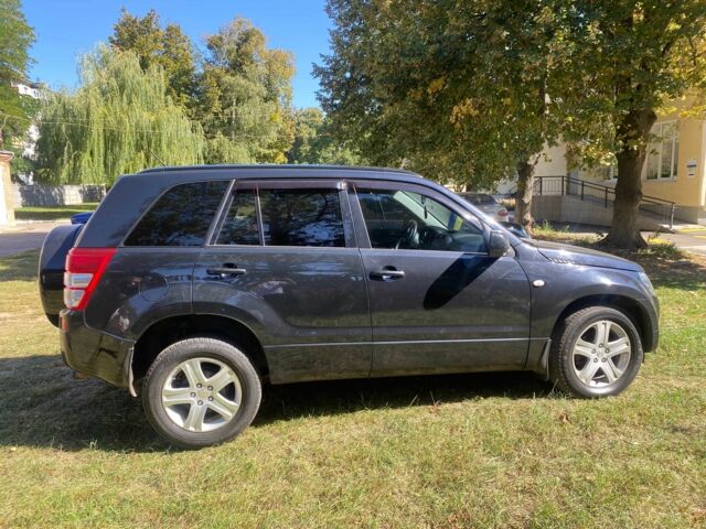 Черный Сузуки Витара, объемом двигателя 2 л и пробегом 131 тыс. км за 8500 $, фото 6 на Automoto.ua