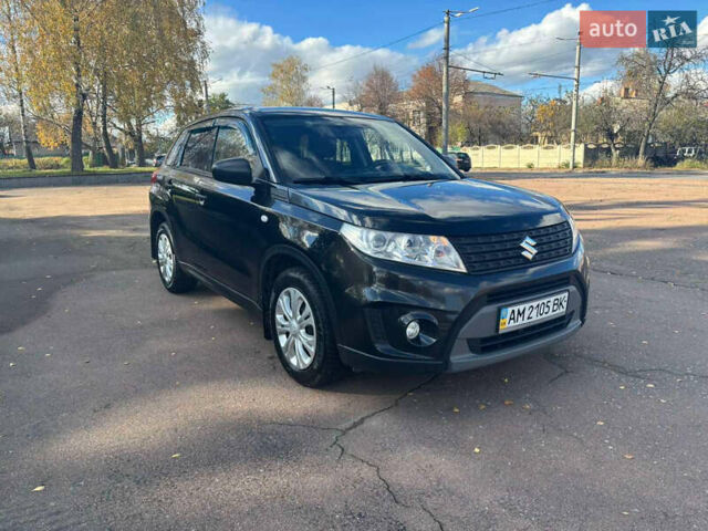 Черный Сузуки Витара, объемом двигателя 1.59 л и пробегом 90 тыс. км за 12500 $, фото 1 на Automoto.ua