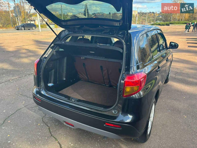 Черный Сузуки Витара, объемом двигателя 1.59 л и пробегом 90 тыс. км за 12500 $, фото 3 на Automoto.ua