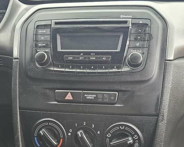 Черный Сузуки Витара, объемом двигателя 1.59 л и пробегом 158 тыс. км за 5700 $, фото 13 на Automoto.ua