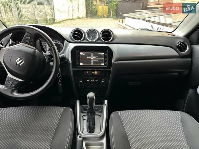Сузуки Витара 2017 в Киеве на Automoto.ua Черный Сузуки Витара, объемом двигателя 1.6 л и пробегом 95 тыс. км за 16199 $, фото 10 на Automoto.ua