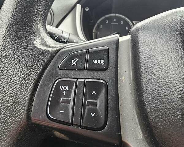 Черный Сузуки Витара, объемом двигателя 1.59 л и пробегом 158 тыс. км за 5700 $, фото 19 на Automoto.ua