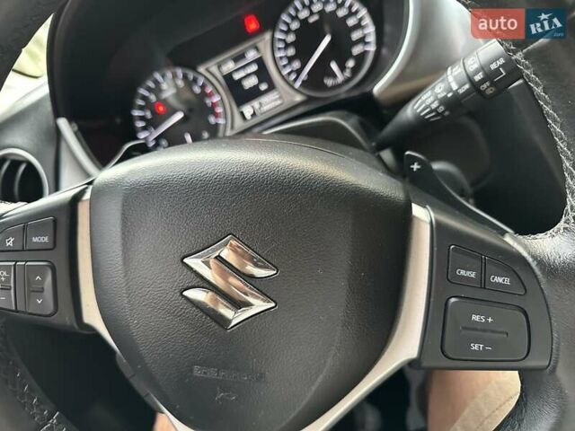 Сузуки Витара 2017 в Киеве на Automoto.ua Черный Сузуки Витара, объемом двигателя 1.6 л и пробегом 95 тыс. км за 16199 $, фото 17 на Automoto.ua