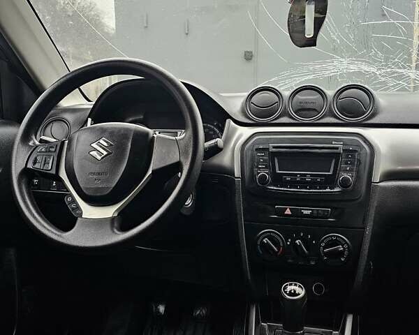 Черный Сузуки Витара, объемом двигателя 1.59 л и пробегом 158 тыс. км за 5700 $, фото 10 на Automoto.ua