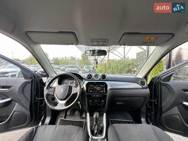 Черный Сузуки Витара, объемом двигателя 1.59 л и пробегом 130 тыс. км за 14900 $, фото 18 на Automoto.ua