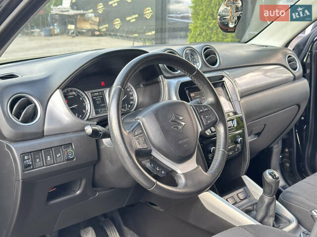 Черный Сузуки Витара, объемом двигателя 1.59 л и пробегом 130 тыс. км за 14900 $, фото 13 на Automoto.ua