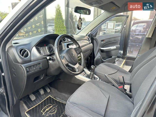 Черный Сузуки Витара, объемом двигателя 1.59 л и пробегом 130 тыс. км за 14900 $, фото 12 на Automoto.ua