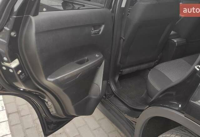 Черный Сузуки Витара, объемом двигателя 1 л и пробегом 100 тыс. км за 15500 $, фото 4 на Automoto.ua