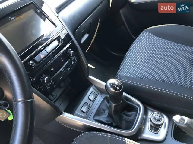 Черный Сузуки Витара, объемом двигателя 1 л и пробегом 116 тыс. км за 12000 $, фото 10 на Automoto.ua