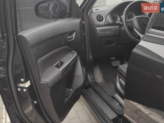 Черный Сузуки Витара, объемом двигателя 1 л и пробегом 100 тыс. км за 15500 $, фото 3 на Automoto.ua