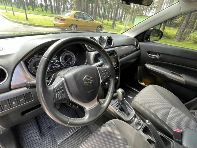 Сузуки Витара 2020 в Киеве на Automoto.ua Черный Сузуки Витара, объемом двигателя 1.6 л и пробегом 116 тыс. км за 21999 $, фото 7 на Automoto.ua