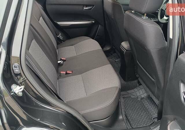 Черный Сузуки Витара, объемом двигателя 1.37 л и пробегом 2 тыс. км за 21501 $, фото 6 на Automoto.ua